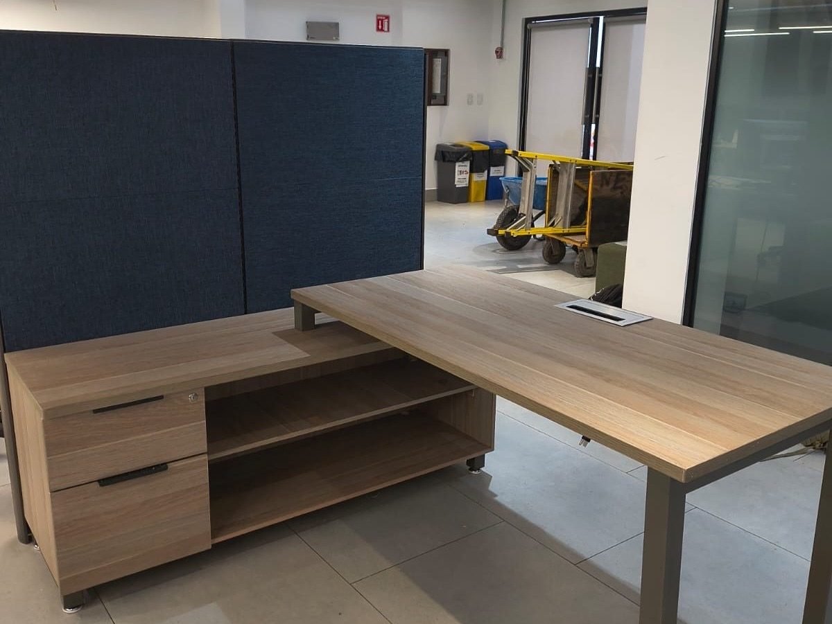 Escritorio ejecutivo con credenza