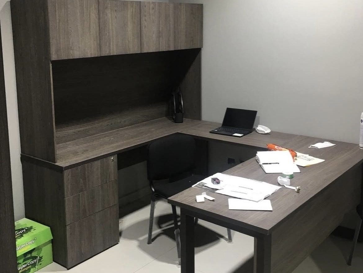 Oficina en U con almacenamiento